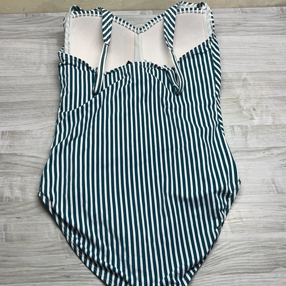 Nip Tuck Swim Stripped Multi Fit Cup One Piece Swimsuit Women’s Size 10